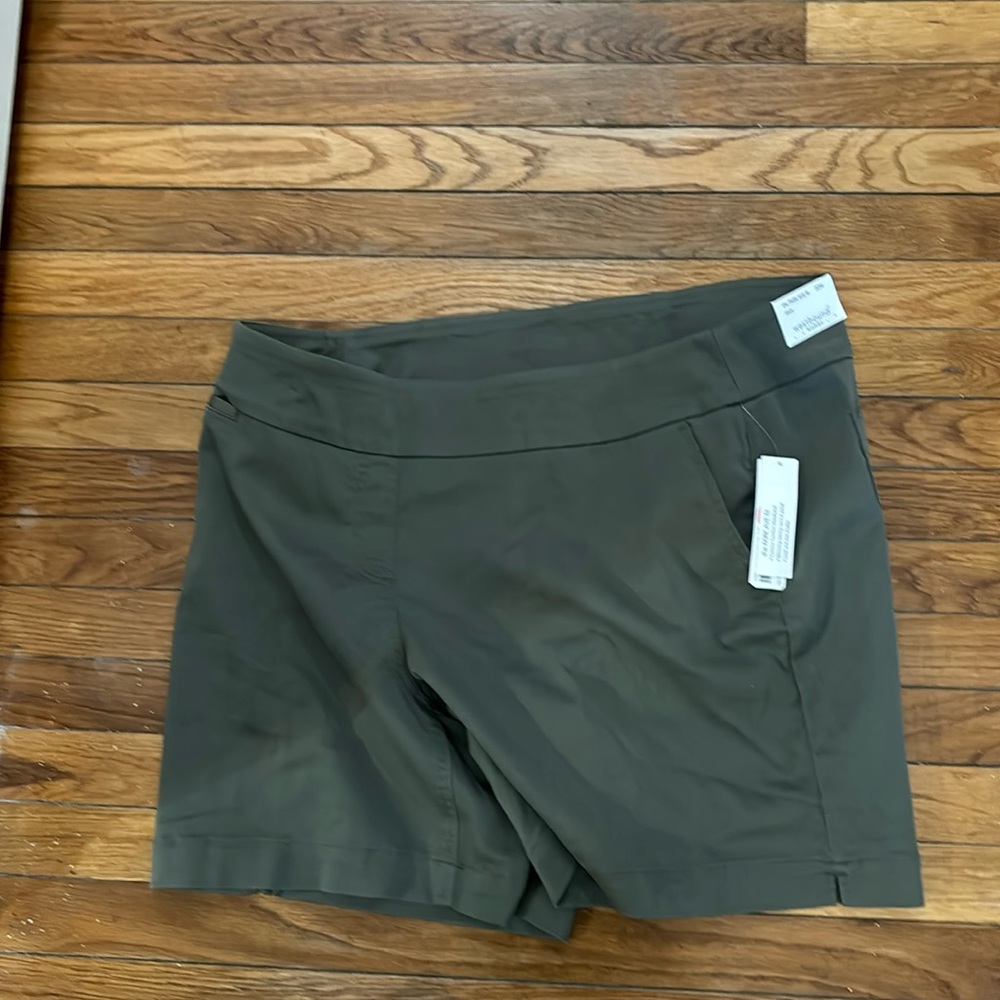Westbound Dark Green Women's Bermudas